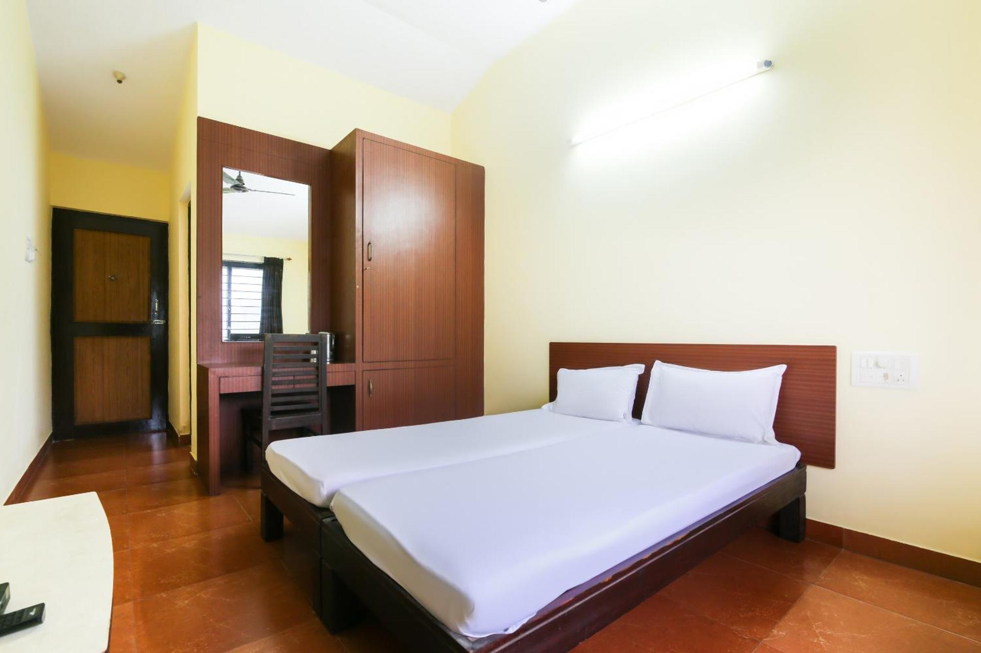 Hotel O Raviraj Classic Cana Buitenkant foto